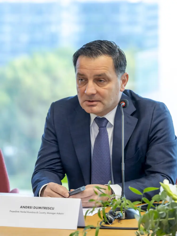 
Andrei Dumitrescu - Președinte & GM Divizia Adezivi HRO 